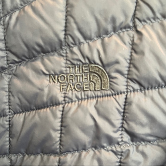 THE NORTH FACE Jacket Women’s Large LIGHTWEIGHT Navy Quilted Puffer Jacket - Picture 6 of 12